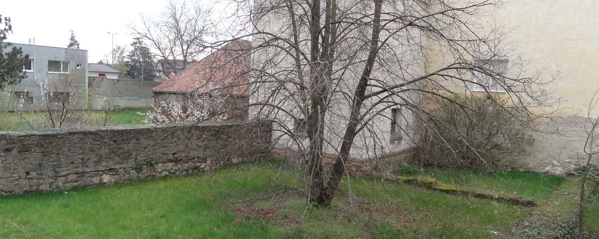 Ivančice, Pozůstatky bratrského kostela a studny