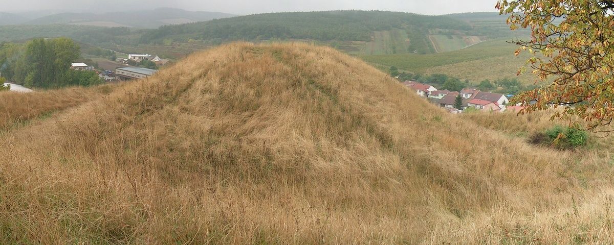 Nechvalín, Tvrziště Klobouk