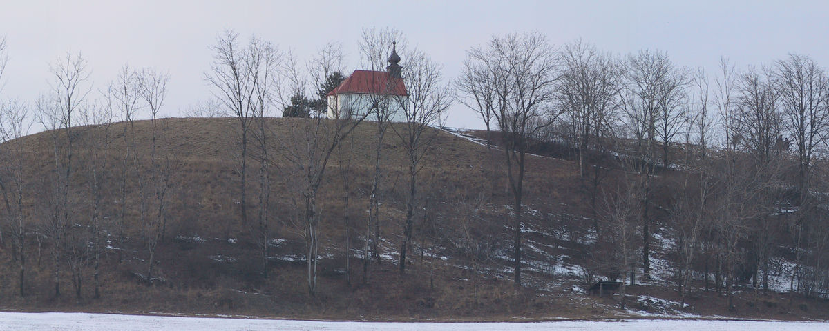 Podolí u Brna, Napoleonic battlefield, prehistoric mound Žuráň and hillfort Santon