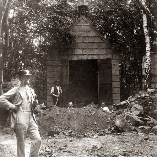 The oldest known photograph of the ‘excavation’ of the church foundations by post officer R. Čechmánek in 1904.