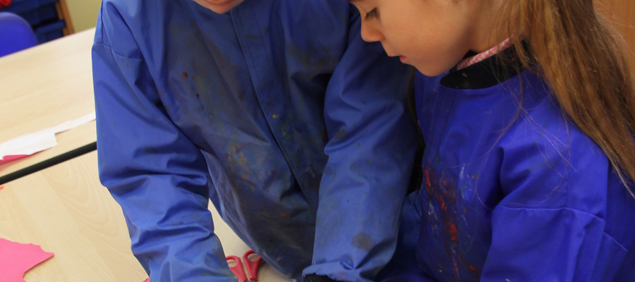 KS1 children creating Georgian houses