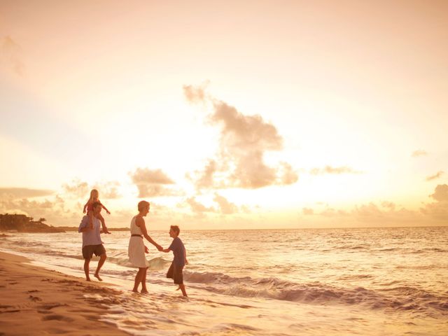 Familie aan het strand