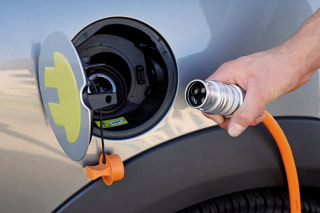 Plug-in car grants extended until April 2018