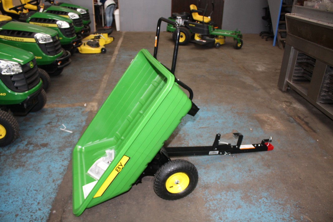 John Deere 8Y Convertible Cart. Unique convertible hitch changes cart