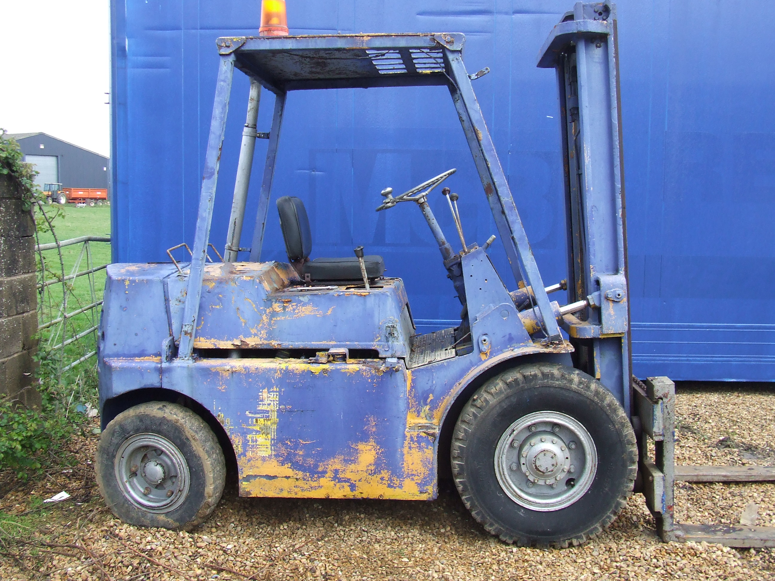 Coventry climax forklift truck (model 60DA1043) serial 7211021; Lift