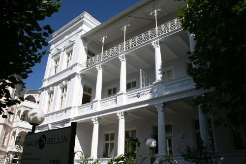 Straßenbelag, Villa Rugia und Haus Sellin Straßenbelag, Villa Rugia und Haus Sellin