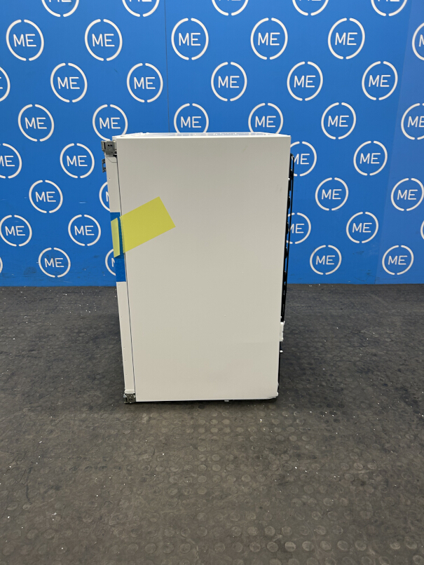 Miele FNS 7140 C No Frost Built-In Freezer, Fixed Hinge, C Rated - Damaged Item Image