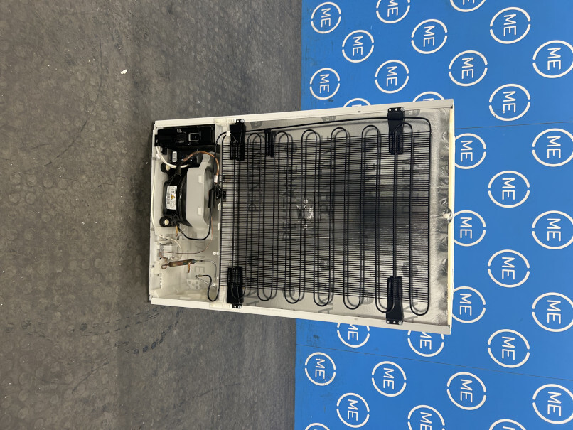 Miele FNS 7140 C No Frost Built-In Freezer, Fixed Hinge, C Rated - Damaged Item Image