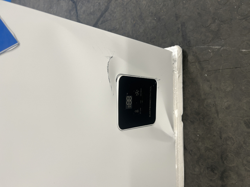 Hisense FC386D4AWLE Static 297l Chest Freezer, White, E Rated - Damaged Item Image