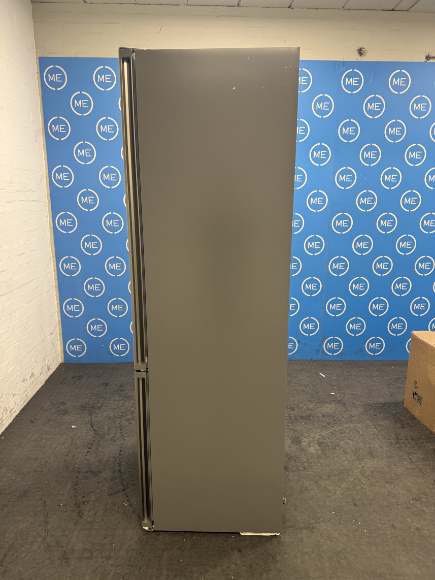 Siemens KG49NXIDF iQ300 No Frost Fridge Freezer, 70/30, Stainless Steel, D Rated - Damaged Item Image