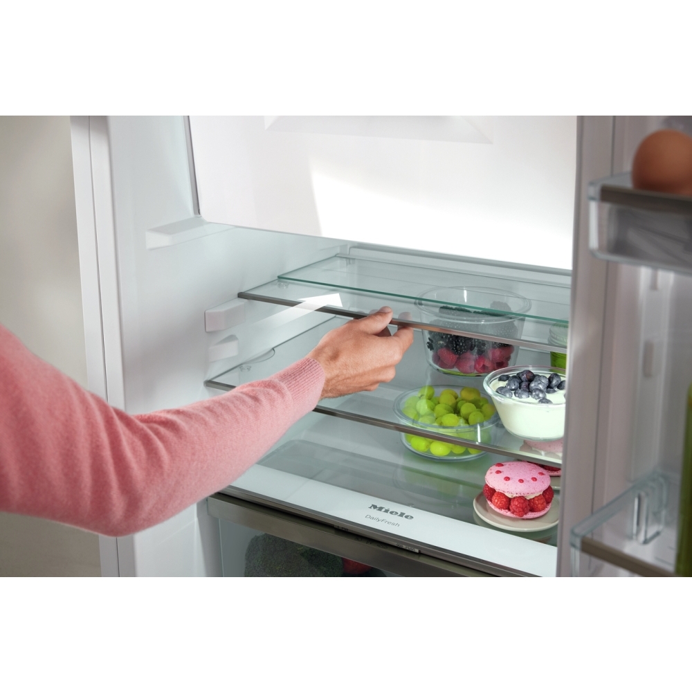Miele K 4003 D ws Under Counter Larder Fridge, White, D Rated