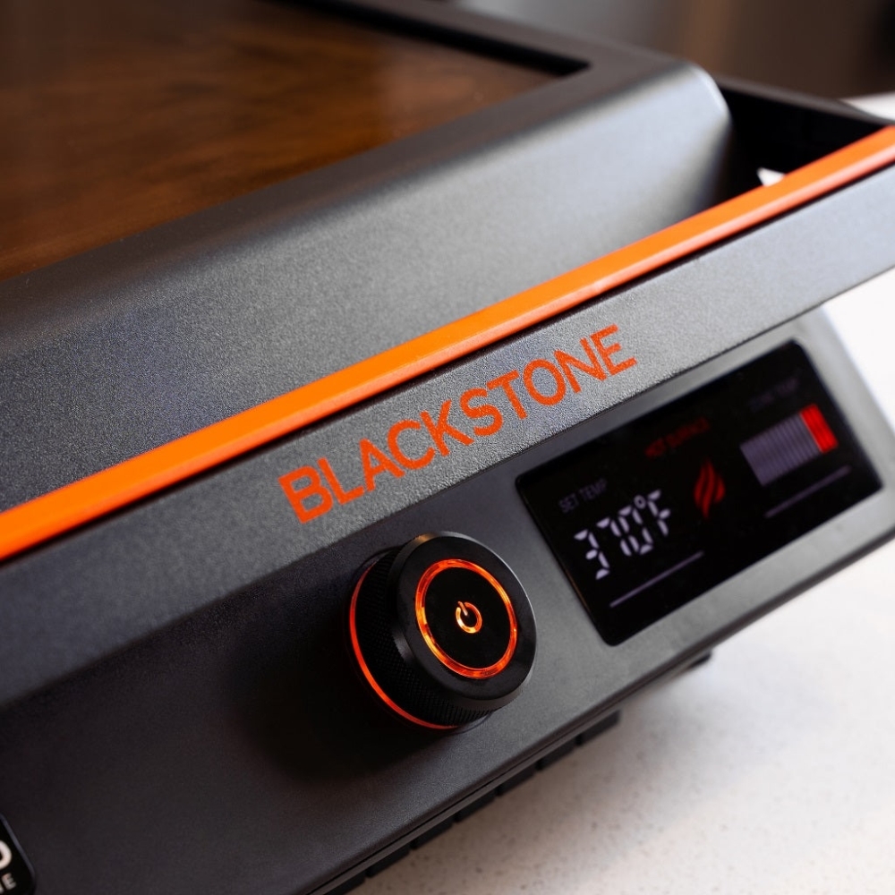 Blackstone 8000 E-Series 17" Tabletop Electric Griddle with Hood