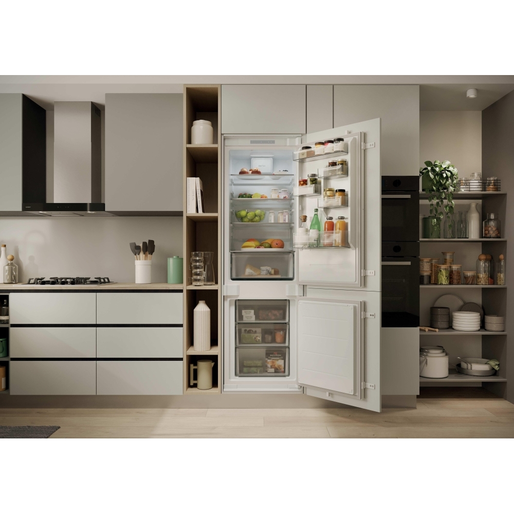 Hoover WCKBQL3518EVK Low Frost Integrated Fridge Freezer, 70/30, E Rated