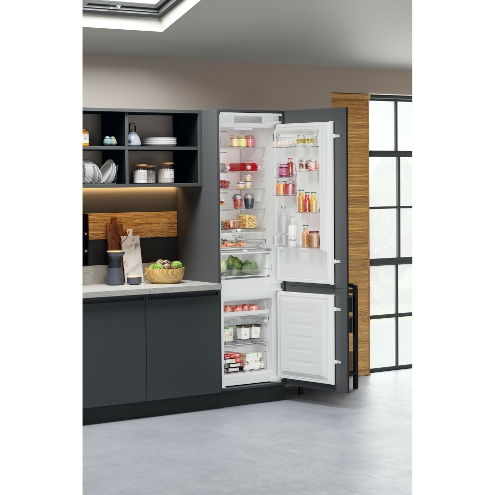 Hotpoint HTC20T322UK Total No Frost Integrated Fridge Freezer, Sliding Hinge, 70/30, E Rated