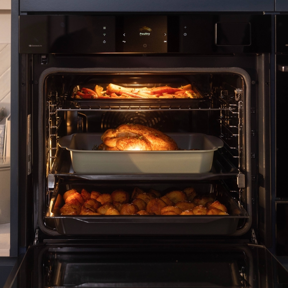 Hisense BAS6PH8BUKWF Built-In Electric Single Oven with Pyrolytic Cleaning, Black, A+ Rated
