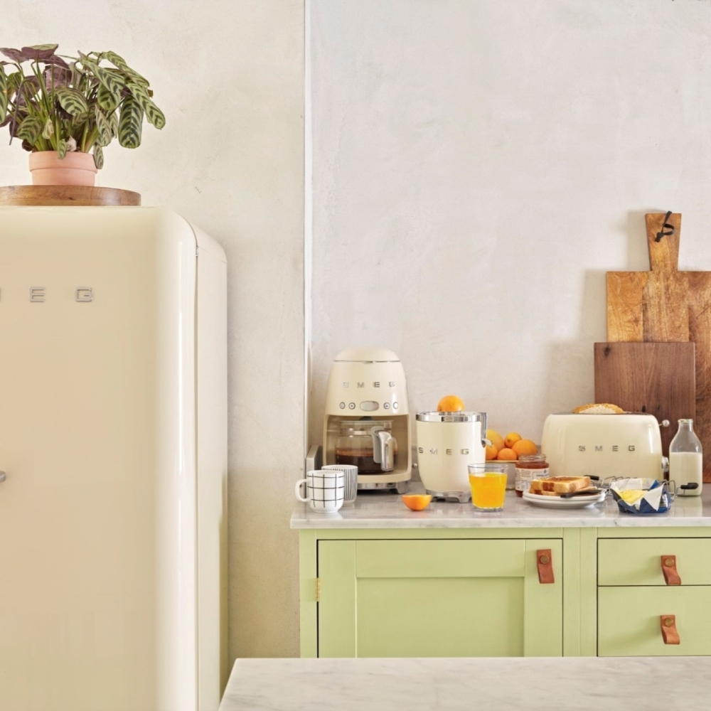 Smeg DCF02CRUK Retro Coffee Machine, Cream