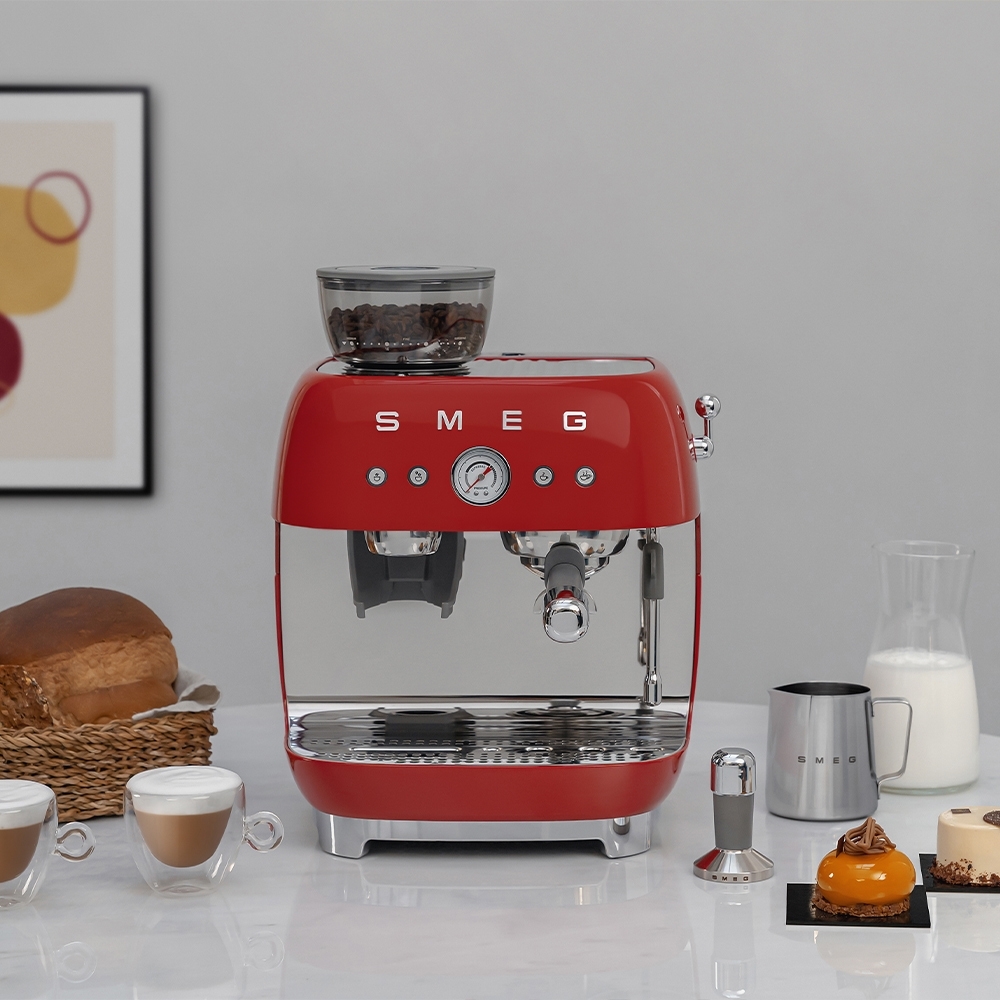 Smeg EGF03RDUK Retro Espresso Coffee Machine with Grinder & 20 Bar Pump, Red