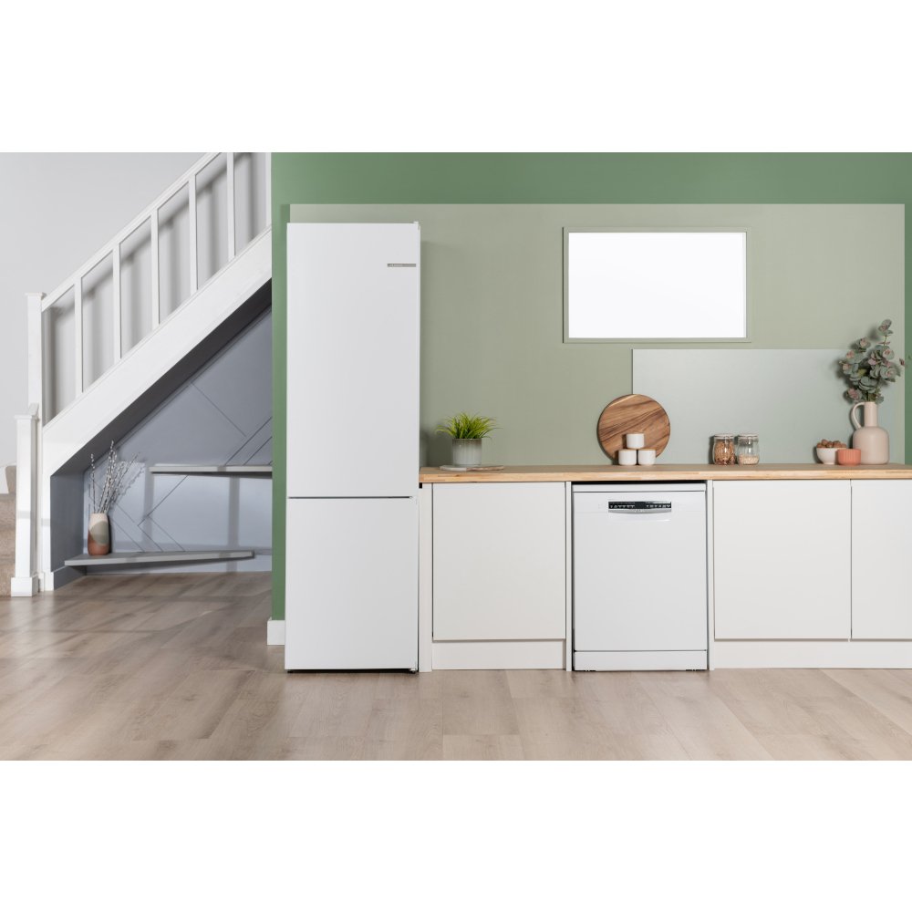 Bosch KGN392WDFG Series 4 No Frost Fridge Freezer, 70/30, White, D Rated