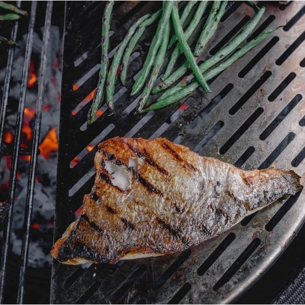 Kamado Joe KJ-HSSCGFV Half Moon SS Cooking Grate (Fish & Veg) - Classic Joe �, Stainless Steel