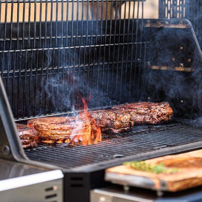 Masterbuilt MB20041320 1050 30" Gravity Series� Digital Charcoal Grill + Smoker, Black