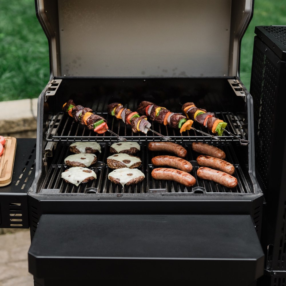 Masterbuilt MB20041423 Gravity Series 600 Digital Charcoal BBQ & Smoker, Black