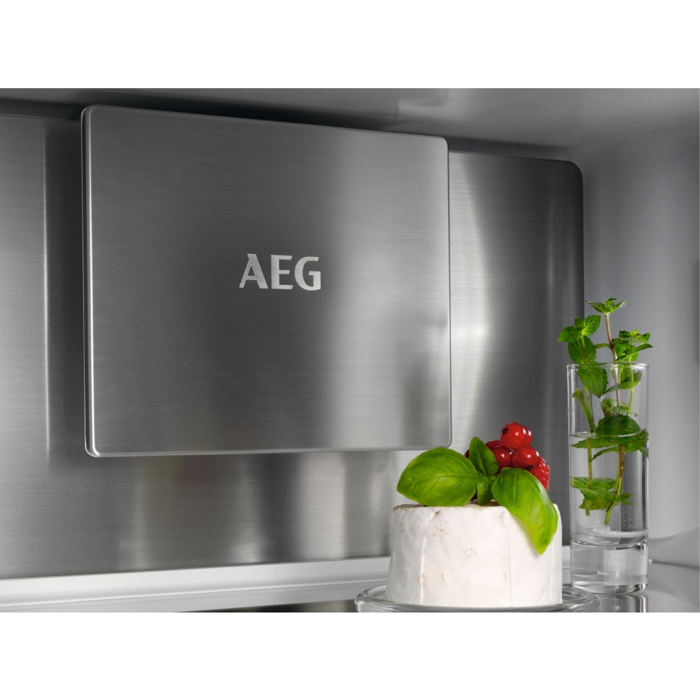 AEG NSC8M191DS Frost Free Integrated Fridge Freezer, Sliding Hinge, 70/30, D Rated