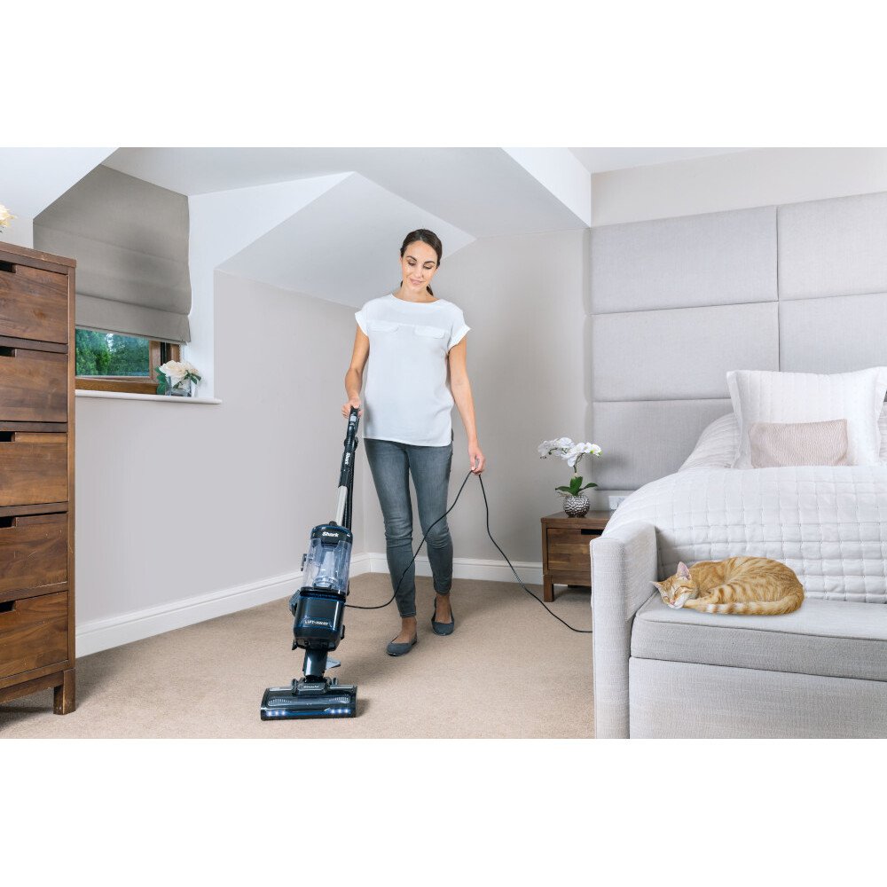 Shark NV602UK Classic Upright Vacuum Cleaner, Black