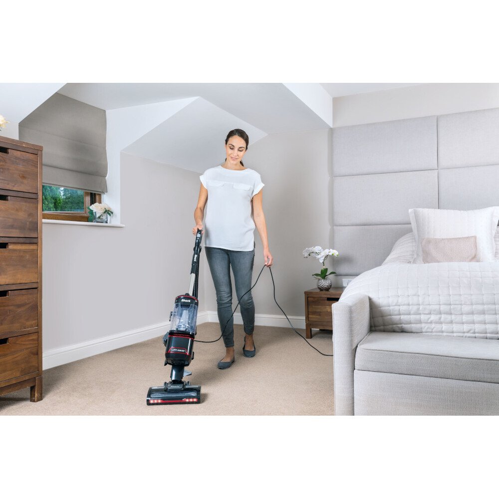 Shark NV602UKT Classic  Upright Pet Vacuum Cleaner, Black