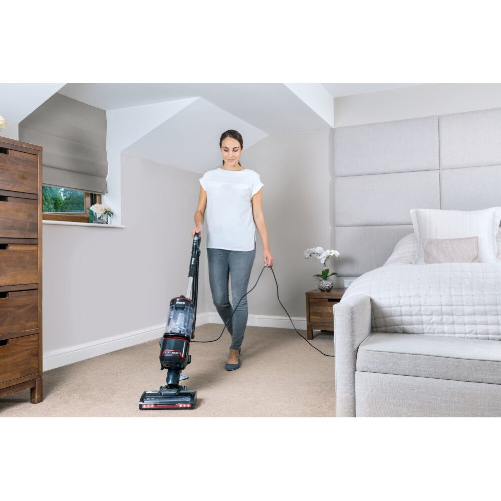 Shark NV602UKT Classic  Upright Pet Vacuum Cleaner, Black