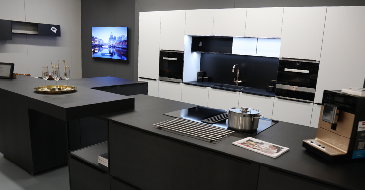 Soft Lack Arctic White with Grey Steel and Schwarz Pro Worktop Soft Lack Arctic White with Grey Steel and Schwarz Pro Worktop