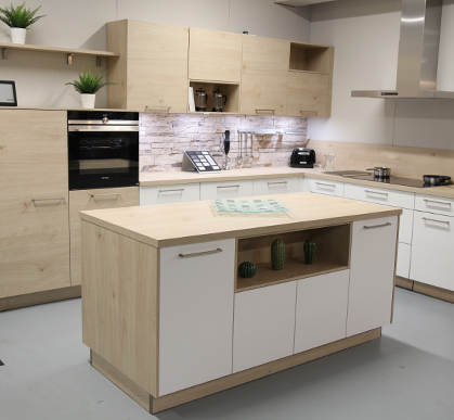 Feel White with Artwood Natural Bough Oak worktop Feel White with Artwood Natural Bough Oak worktop