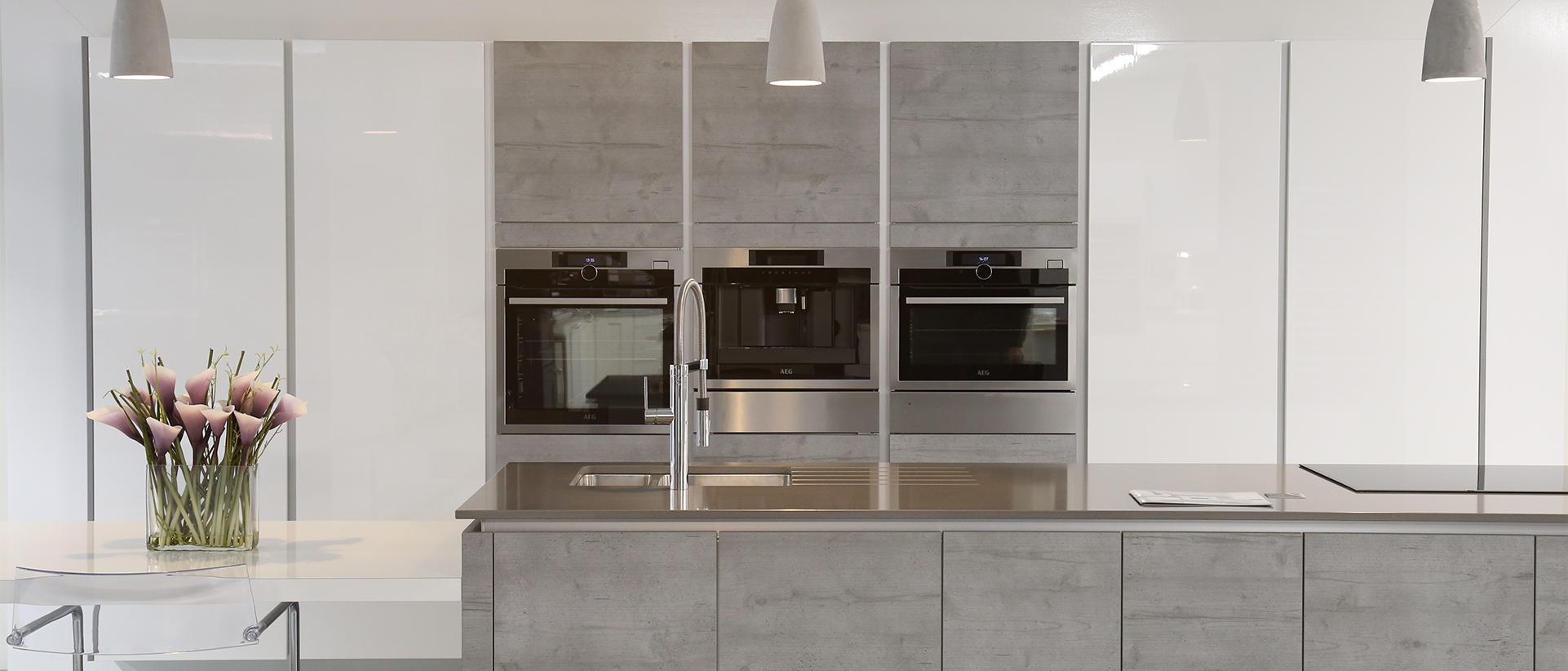 Concrete and High Gloss white handleless with Gris Espo Silestone Quartz worktop Concrete and High Gloss white handleless with Gris Espo Silestone Quartz worktop