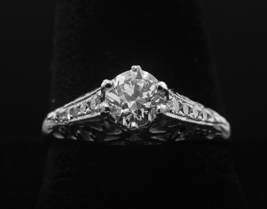 Luxury Vintage Engagement Rings Under 1000
