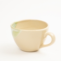 Cappuccinokopje in levendige kleurnuances - poederroze met dip