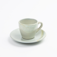 Espresso kop en schotel in levendige kleurnuances - poederblauw met dip