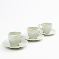 Espresso kop en schotel in levendige kleurnuances - poederblauw met dip