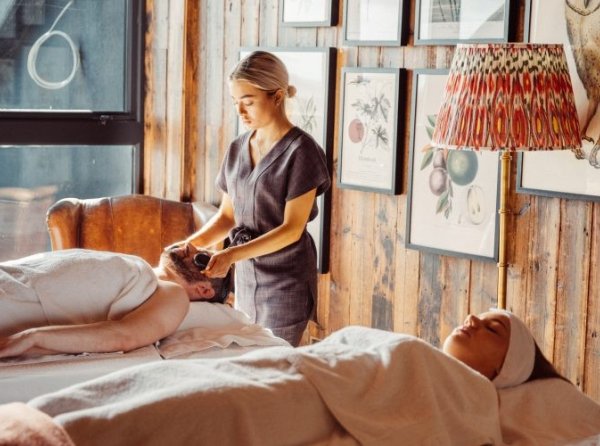 Brooks & Co. at Glasson Lakehouse