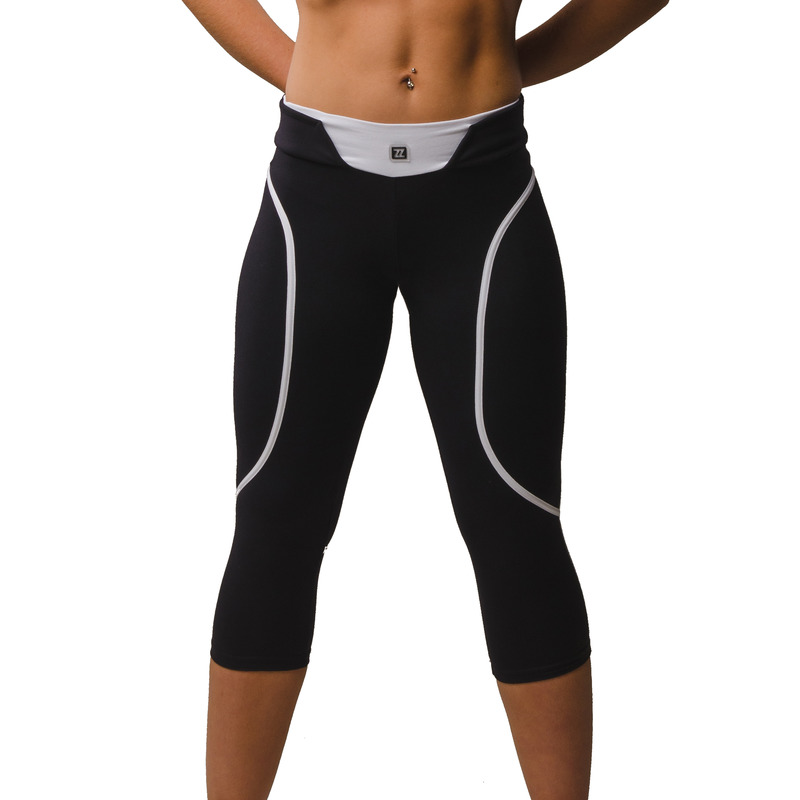 Eszter Multi-functional 3/4 Capri Legging Jet Black / Arctic White Front