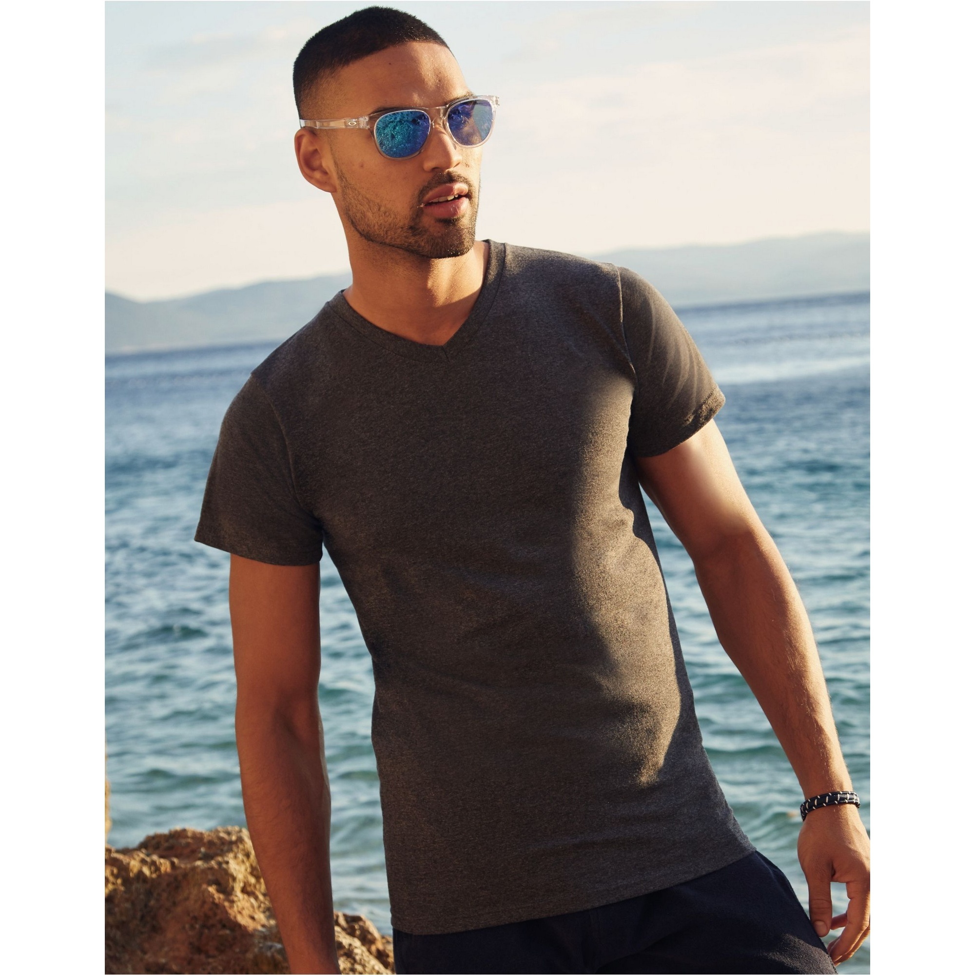 BC338 Fruit Of The Loom Mens Valueweight V-Neck T-Short Sleeve T-Shirt