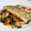 Filetto di orata con carciofi, pomodorini e spinaci