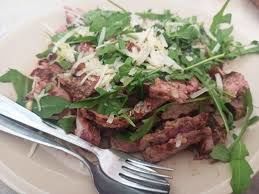 Tagliata di manzo con rucola e grana