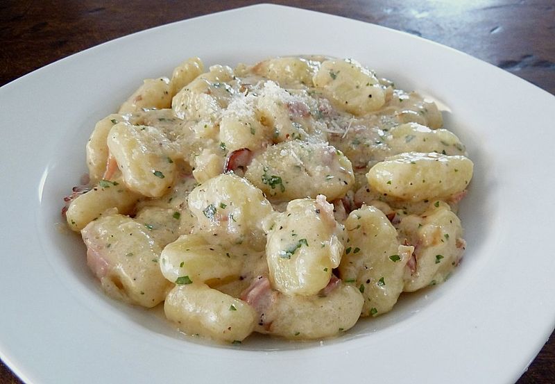 Gnocchi di patate con panna prosciutto 