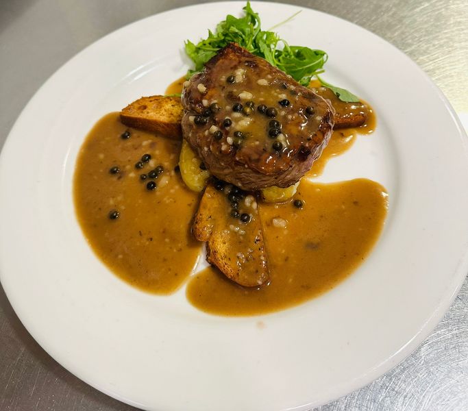 Filetto di Manzo al pepe verde con purè di patate