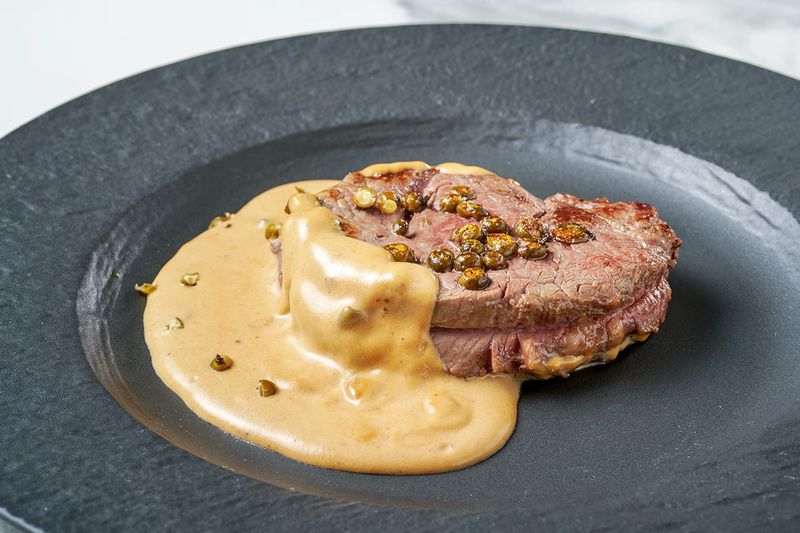 Filetto di Manzo al pepe verde con purè di patate
