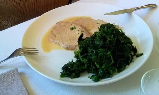 Scaloppina di pollo al limone con spinaci al burro