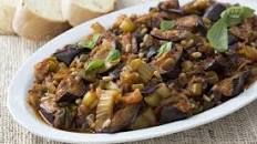 Caponata di verdure con pinoli e uvetta