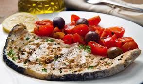 Pesce spada alla pizzaiola con spinaci al burro