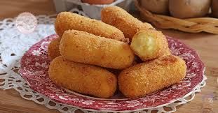 crocchette di patate su letto di scalogno