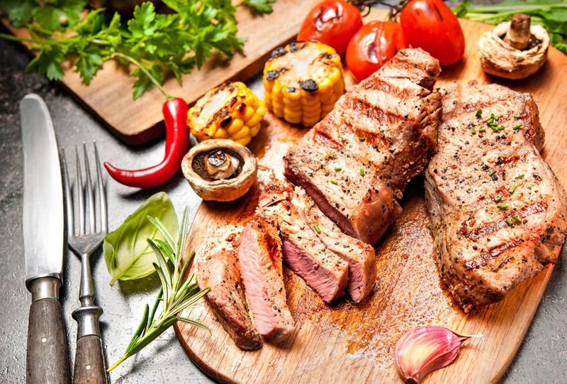 costata di vitello alla piastra con verdure grigliate
