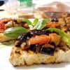 Melanzane al funghetto su crostini di pane